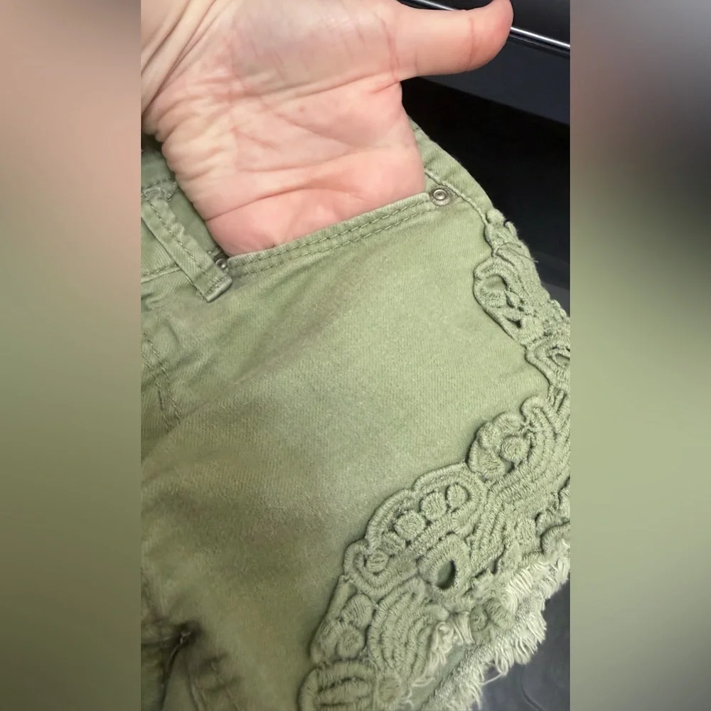 Girls size 7 Mudd Green Embroidered Denim Shorts